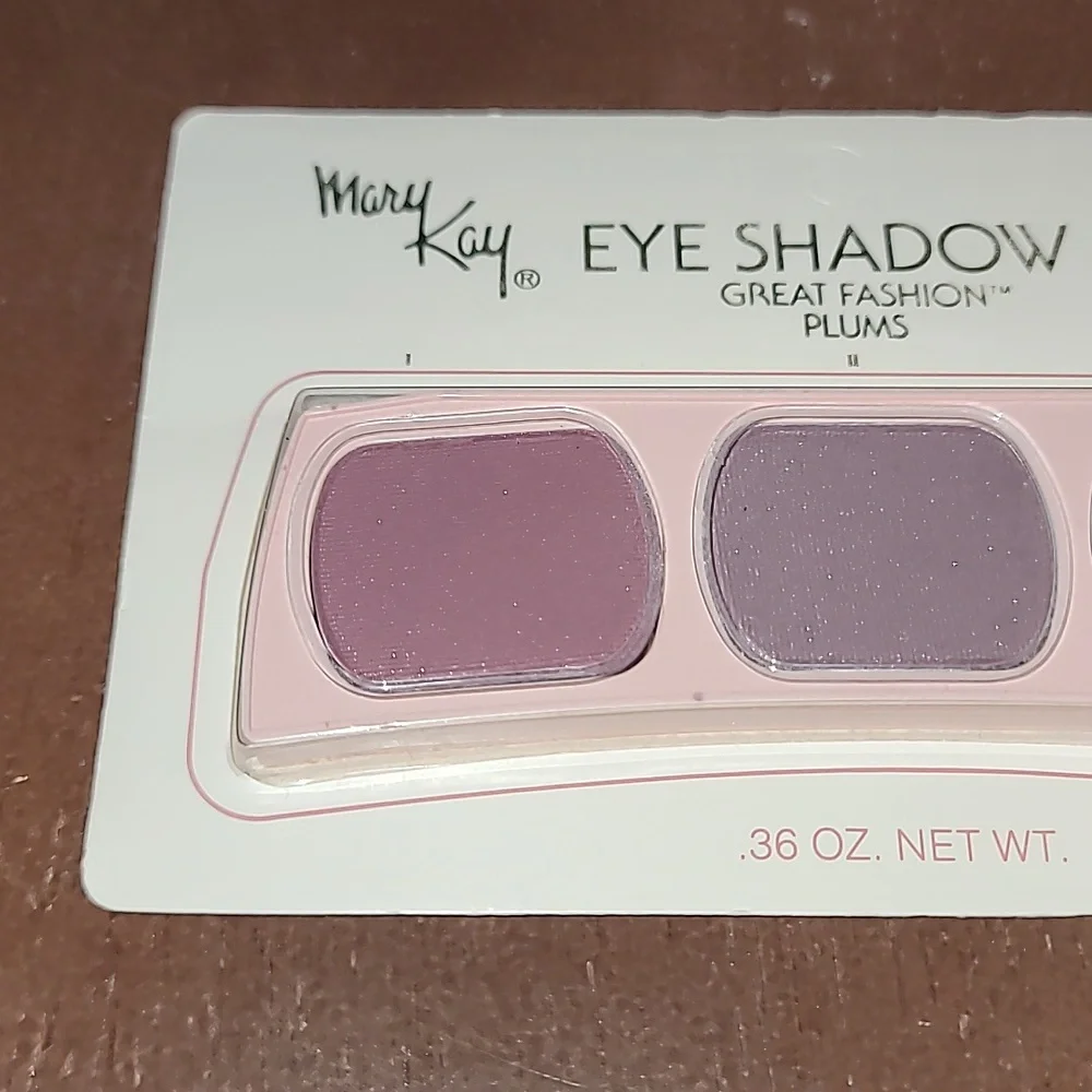 Mary Kay Eye Shadow Palette Great Fashion Plums 0477 .36 oz. NIP Retired Stock - Picture 2 of 6